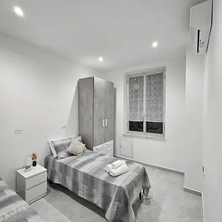 Apartment In Centro A 250m Stazione Di Principe