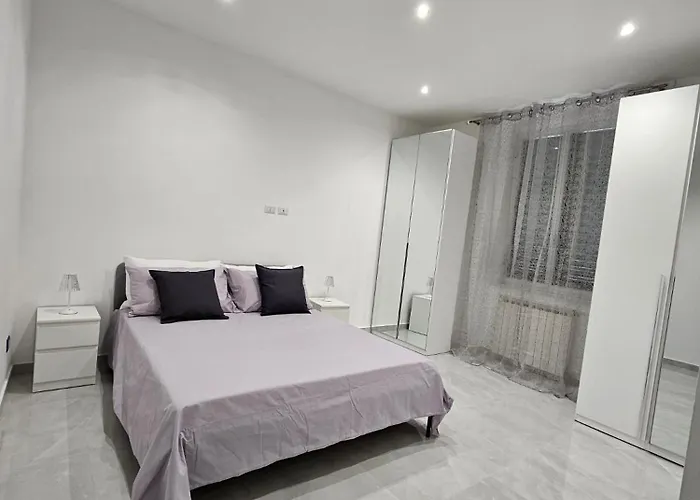 In Centro A 250m Stazione Di Principe * Janov