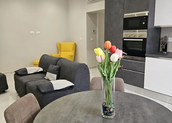 In Centro A 250m Stazione Di Principe * Janov